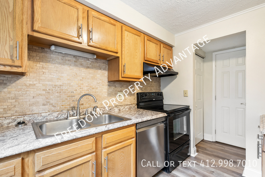 320 Bank St – photo 2