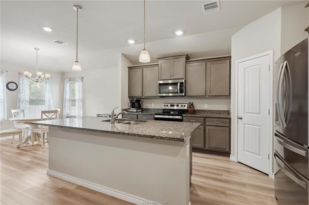 2042 Rock Rdg Ave – photo 2