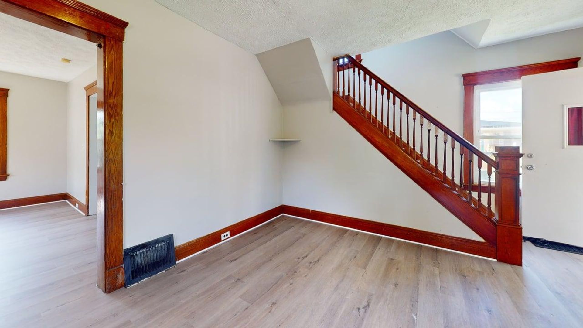 820 Whitcomb Rd – photo 2