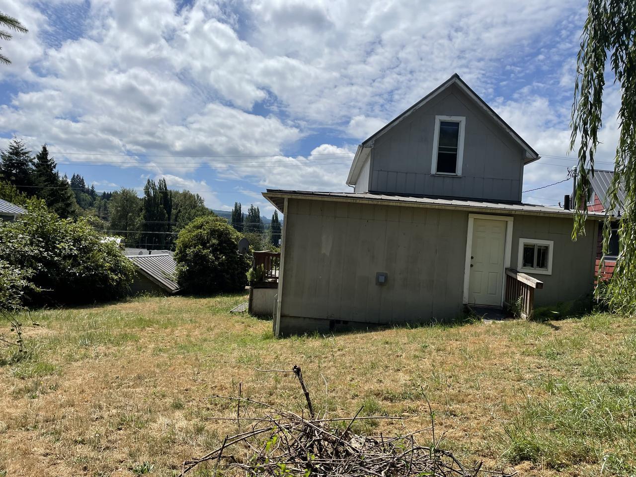 350 NE 6th St – photo 3