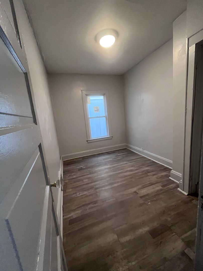 4008 Ardmore Ave unit Unit 1 - DN Left/East – photo 3