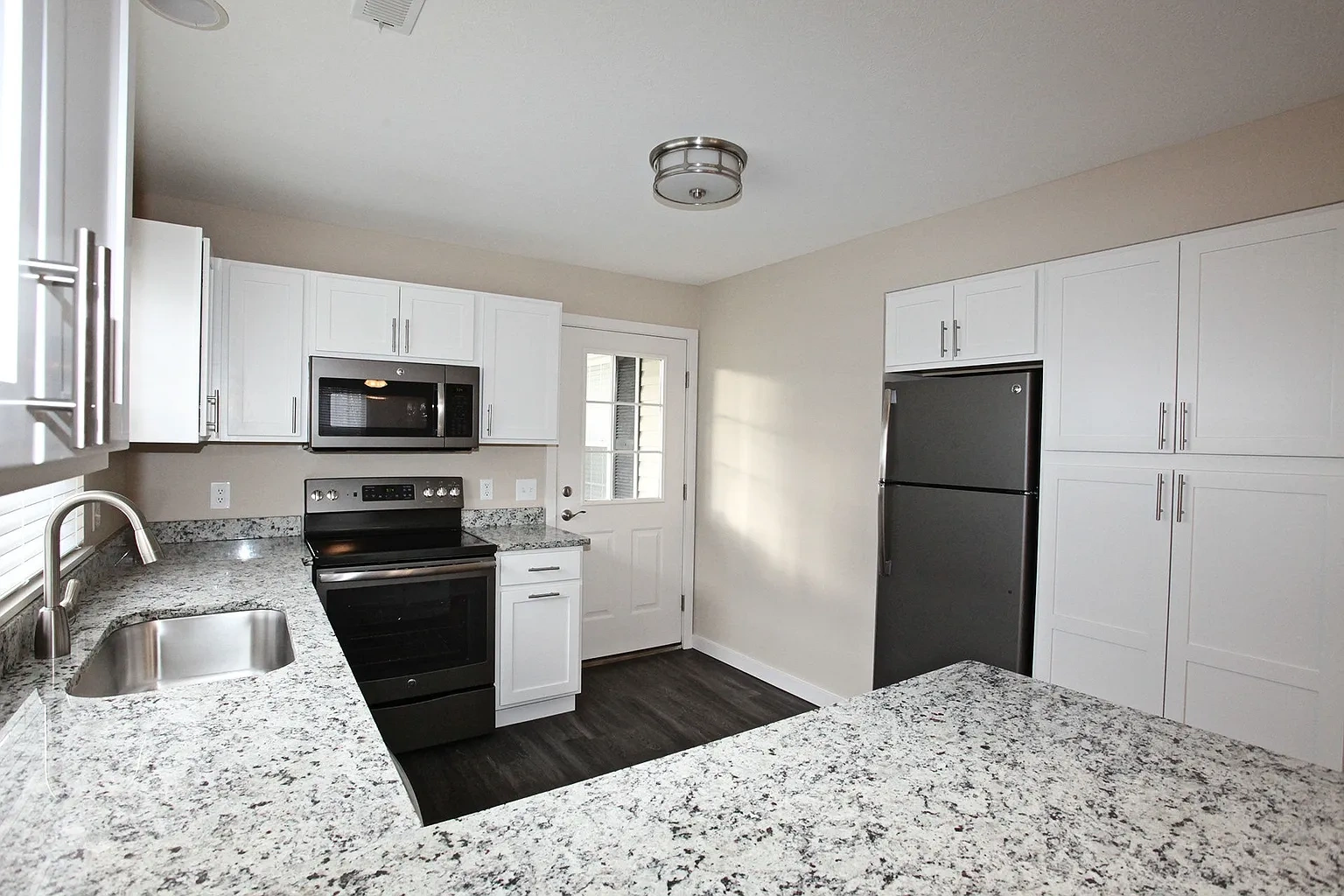 Stonebrooke Village Apartments – photo 4