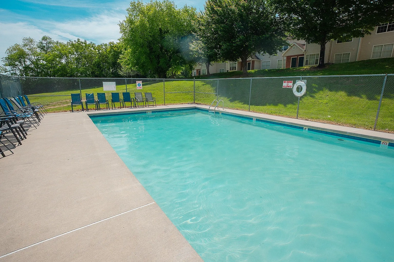 733 West – photo 5