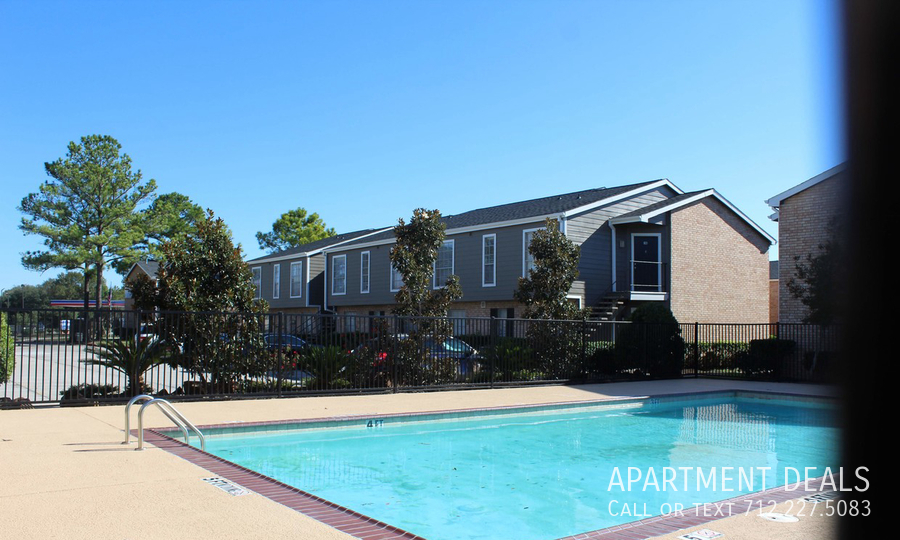 12320 Wayforest Dr – photo 1