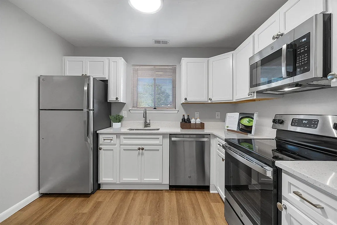 Westwinds Apartments – photo 2