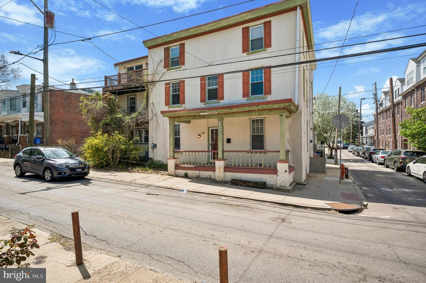 447 Dupont St – photo 2