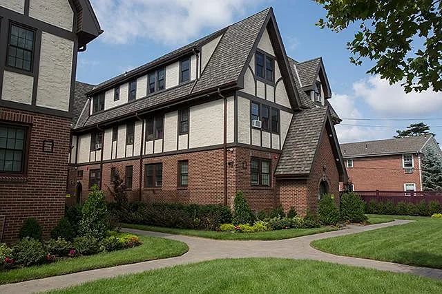 Fairfield Tudor at Bay Shore – photo 2