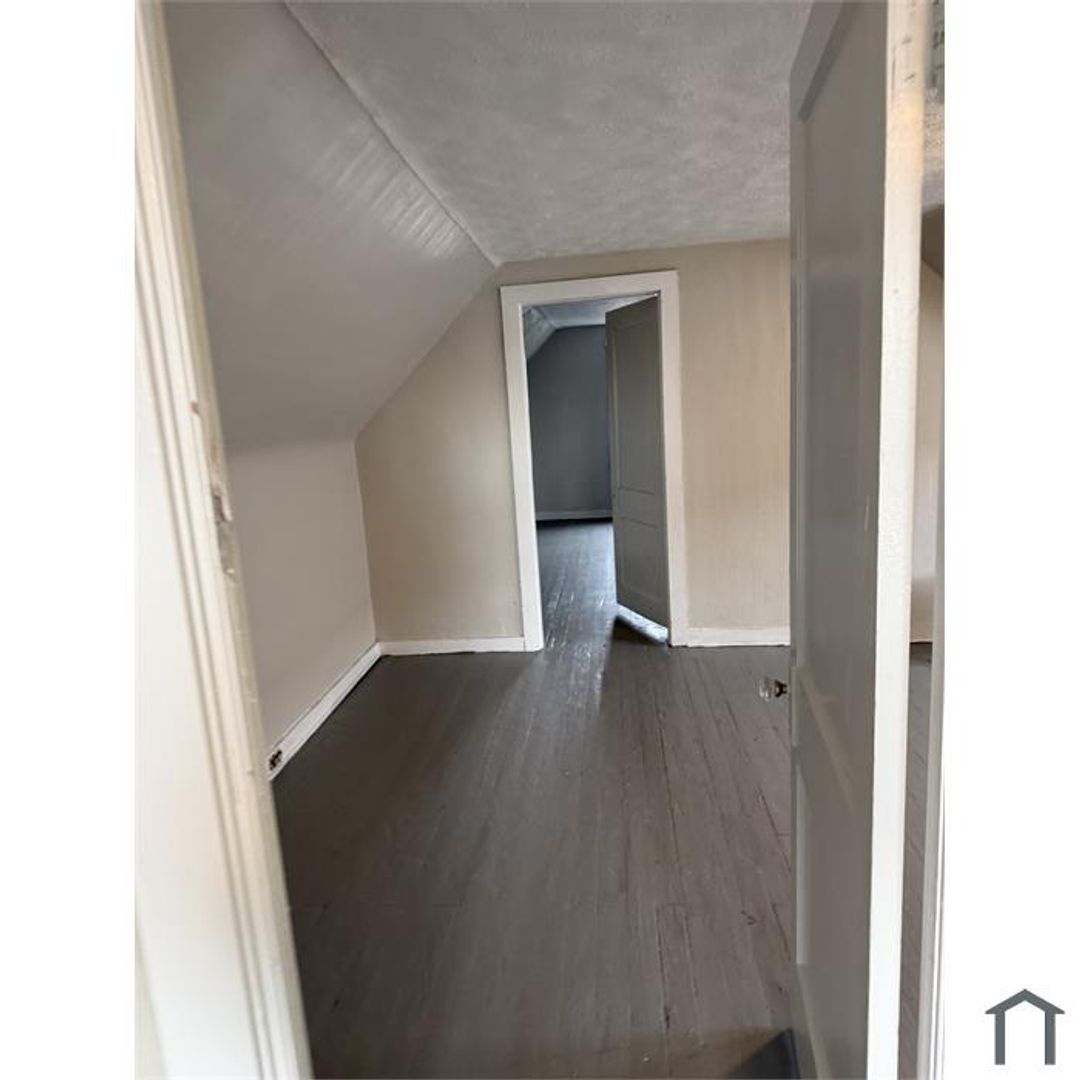 11903 Fairport Ave unit Downstairs – photo 3