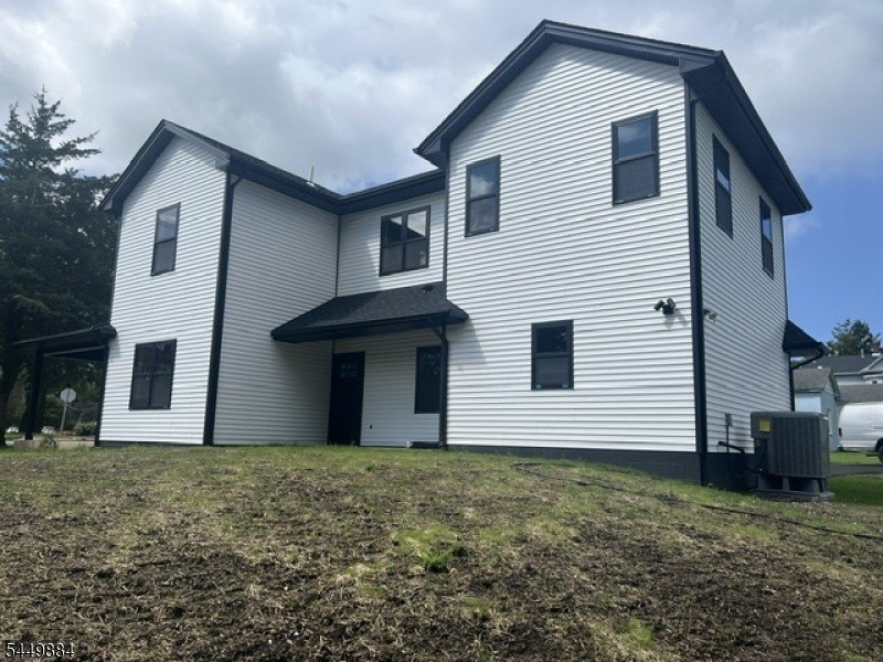 212 Willow Grove St – photo 2