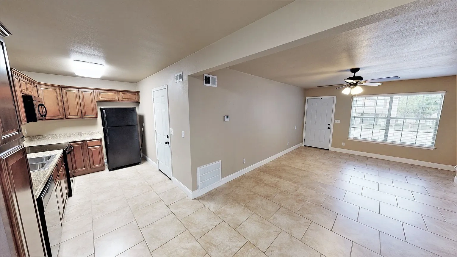 2068 Honeysuckle Lane – photo 5