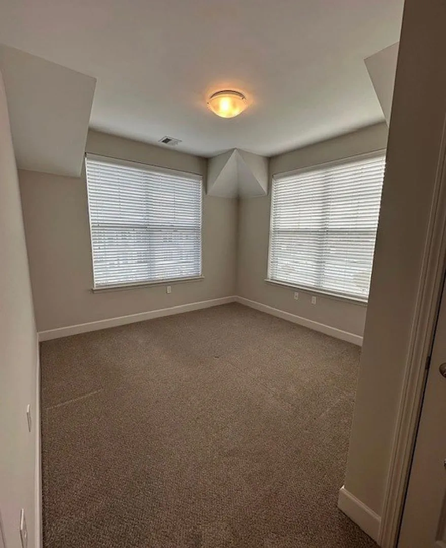 7 N Main St – photo 1