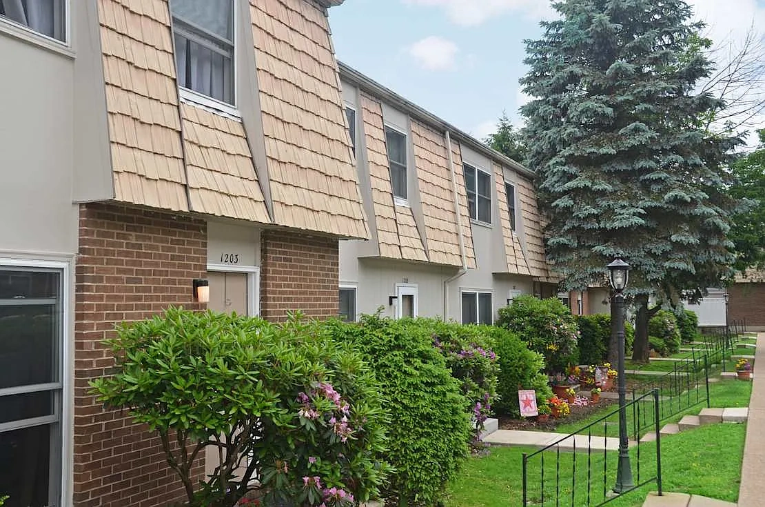 Woodland Park Apartments – photo 2