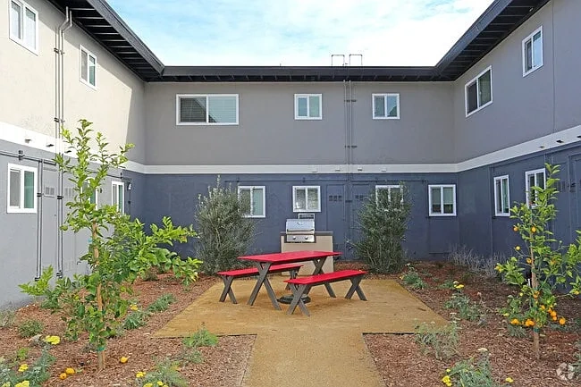 Stratus Apartments – photo 4
