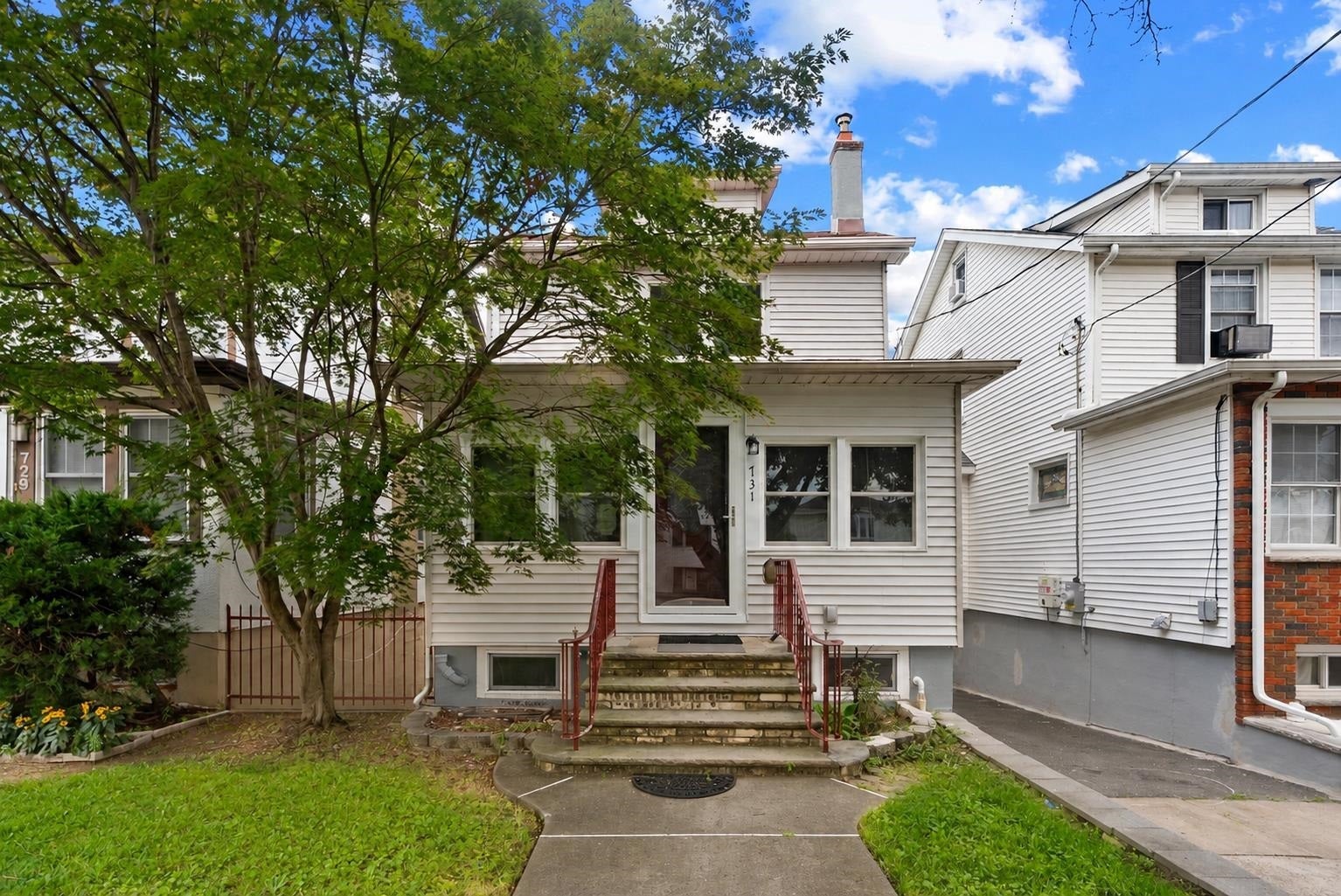 731 Humboldt St – photo 2
