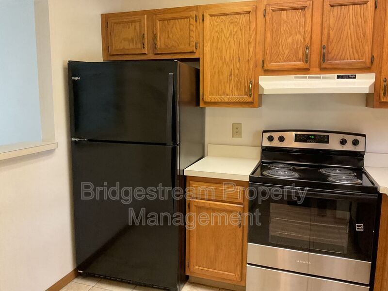 4595 Burchdale St – photo 3