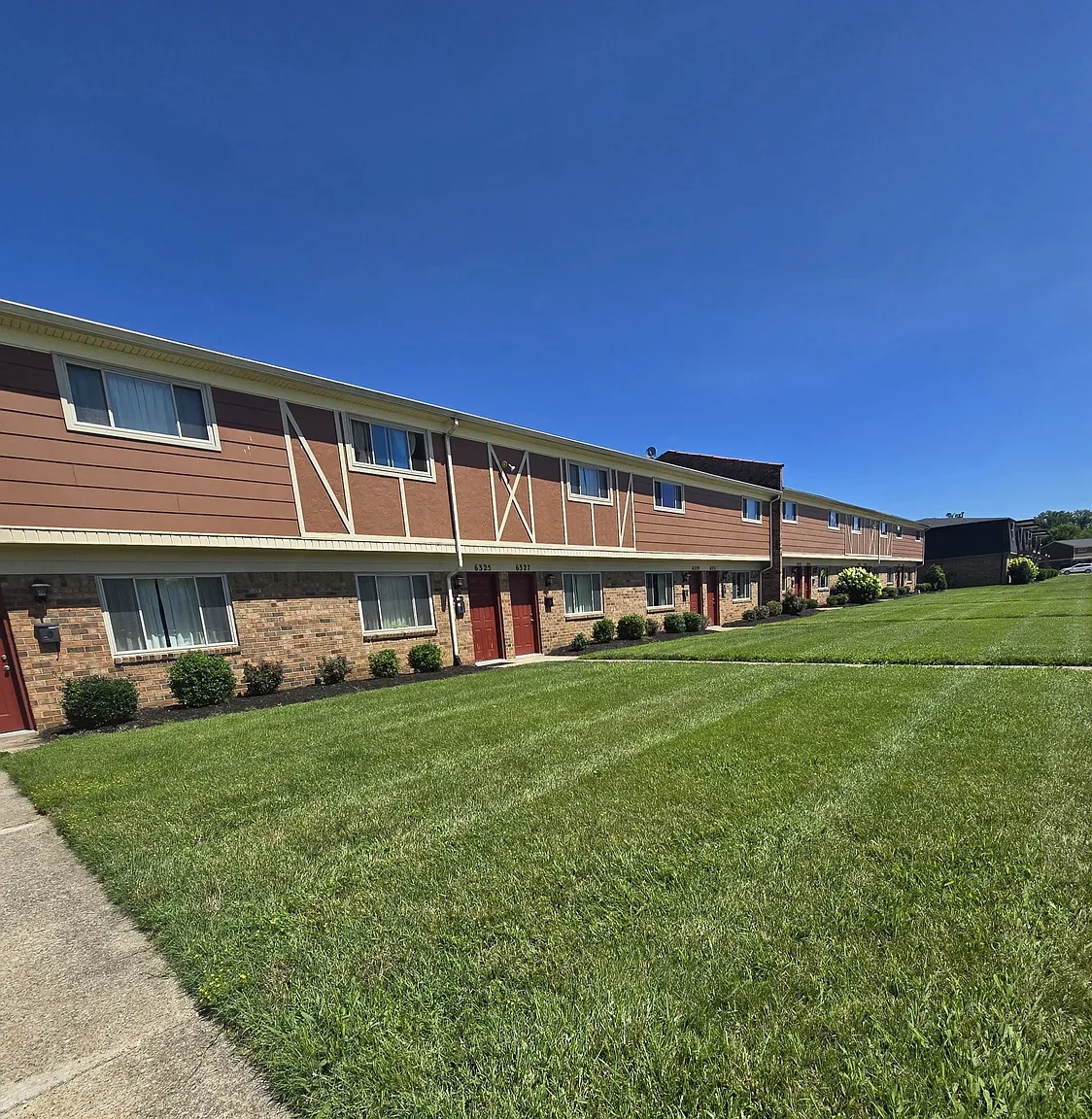 Pebble Creek Apartments – photo 2