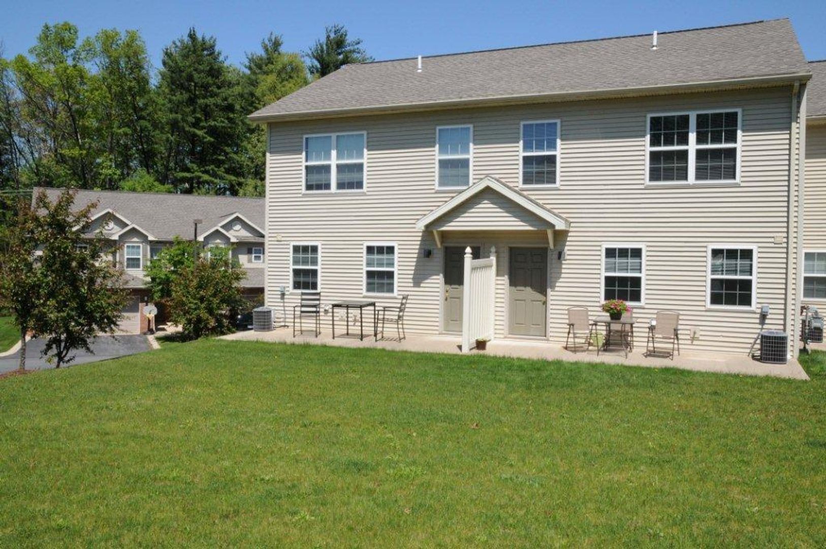 1051 Teaberry Ln – photo 2