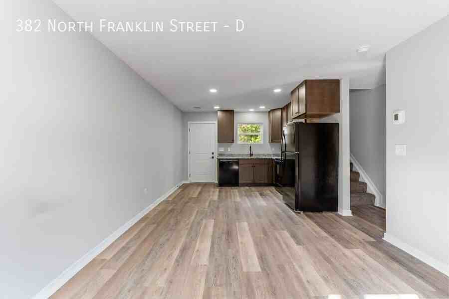 382 N Franklin St unit D – photo 4