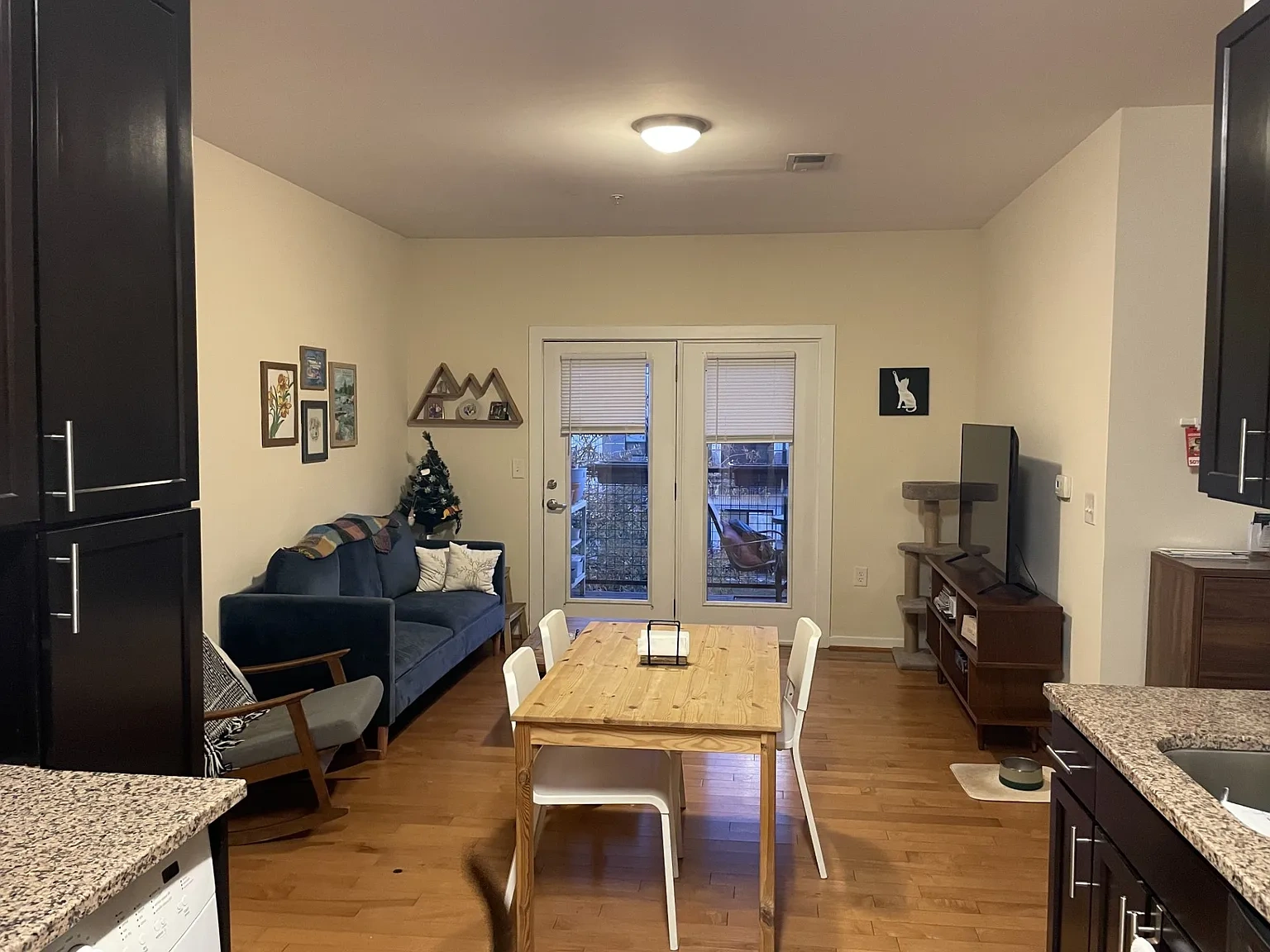 909 Perry St – photo 4