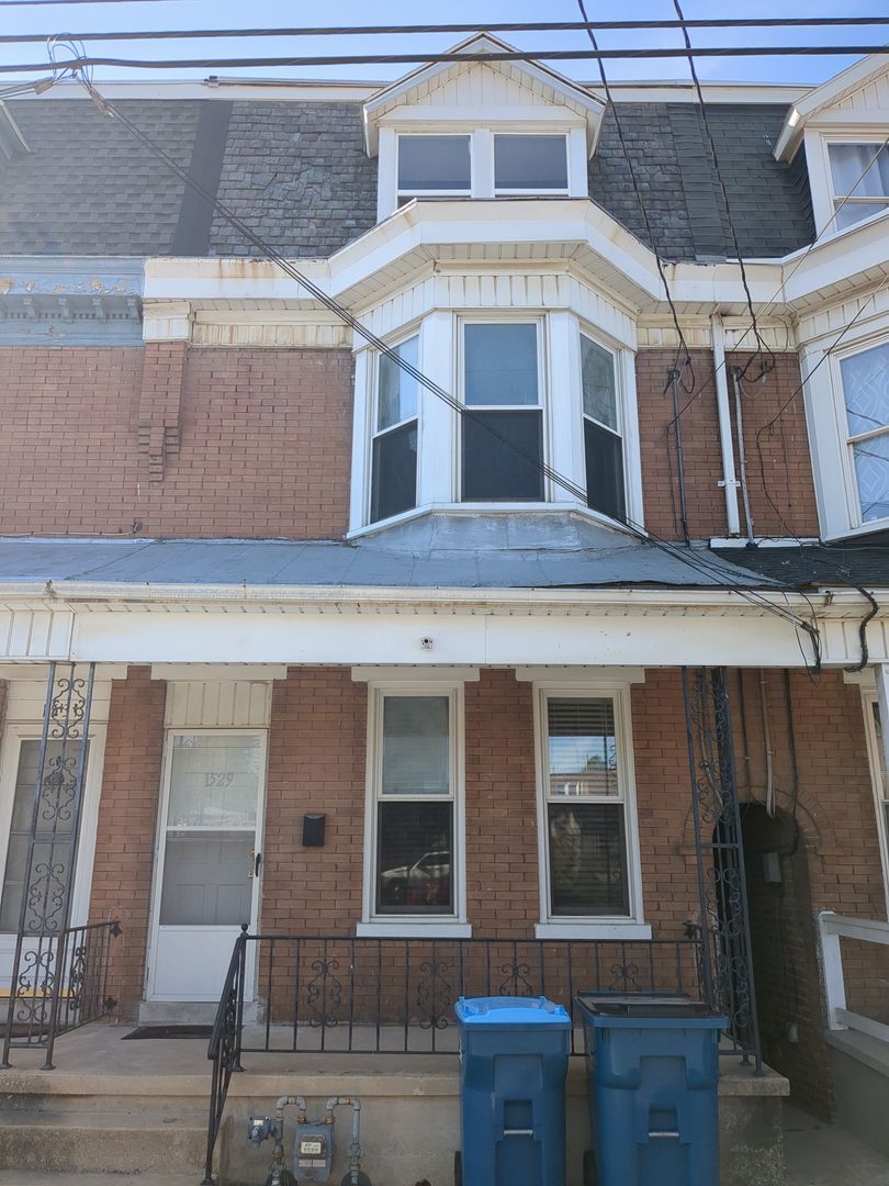 1529 W King St – photo 1