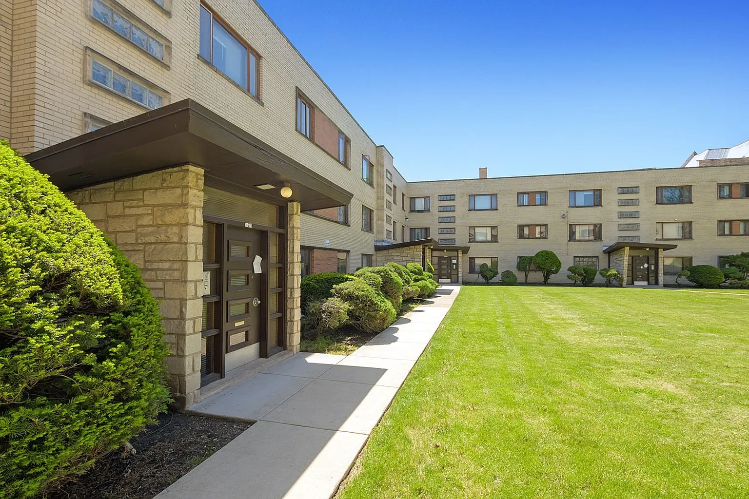 10539-10555 S Hale Ave – photo 1