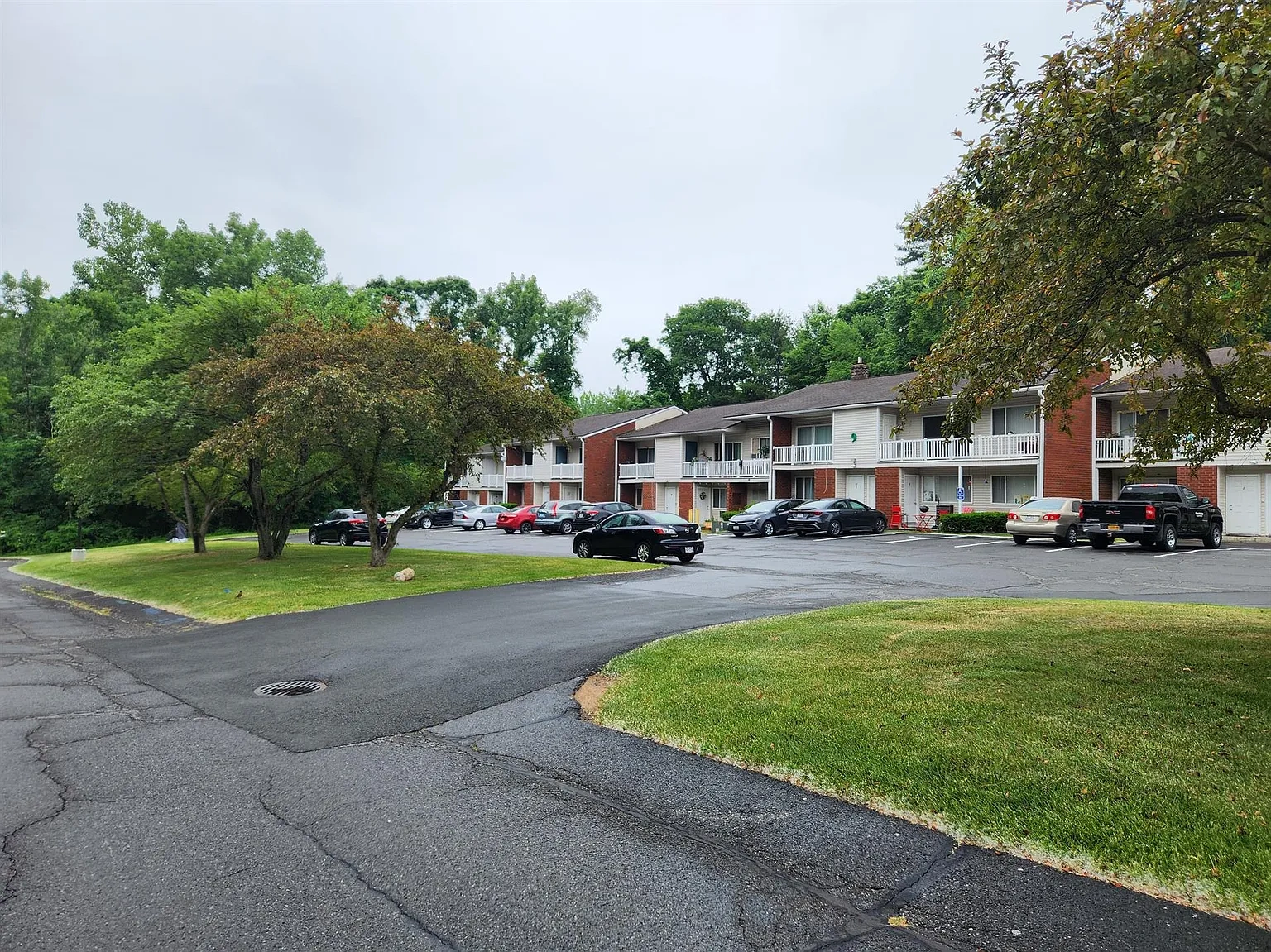 Deer Valley Apartments – photo 2