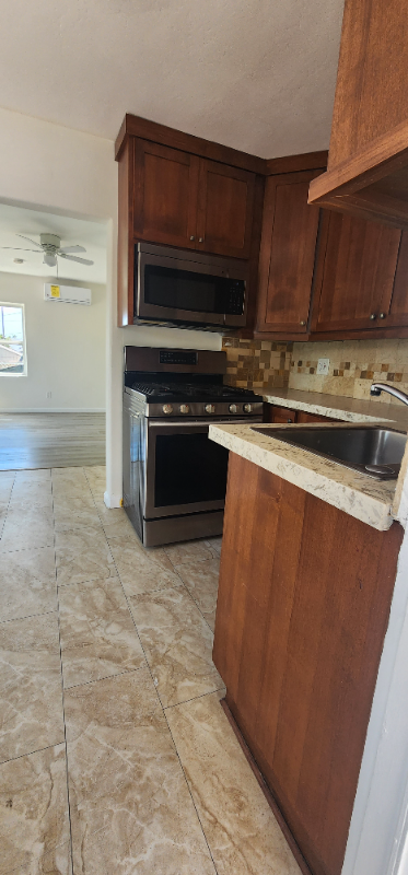 3871 Superba St – photo 2