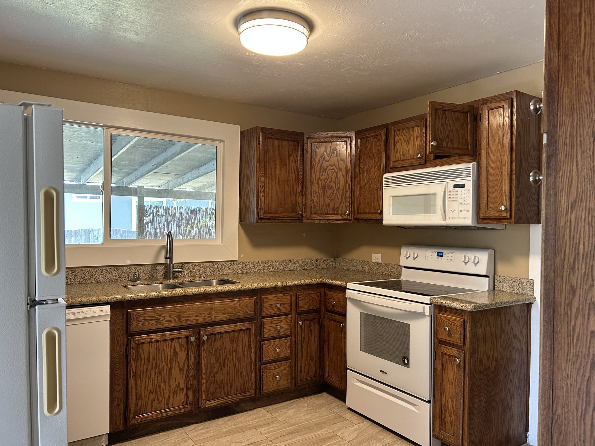 489 2nd St – photo 3