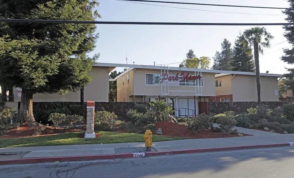 Park Manor – photo 1