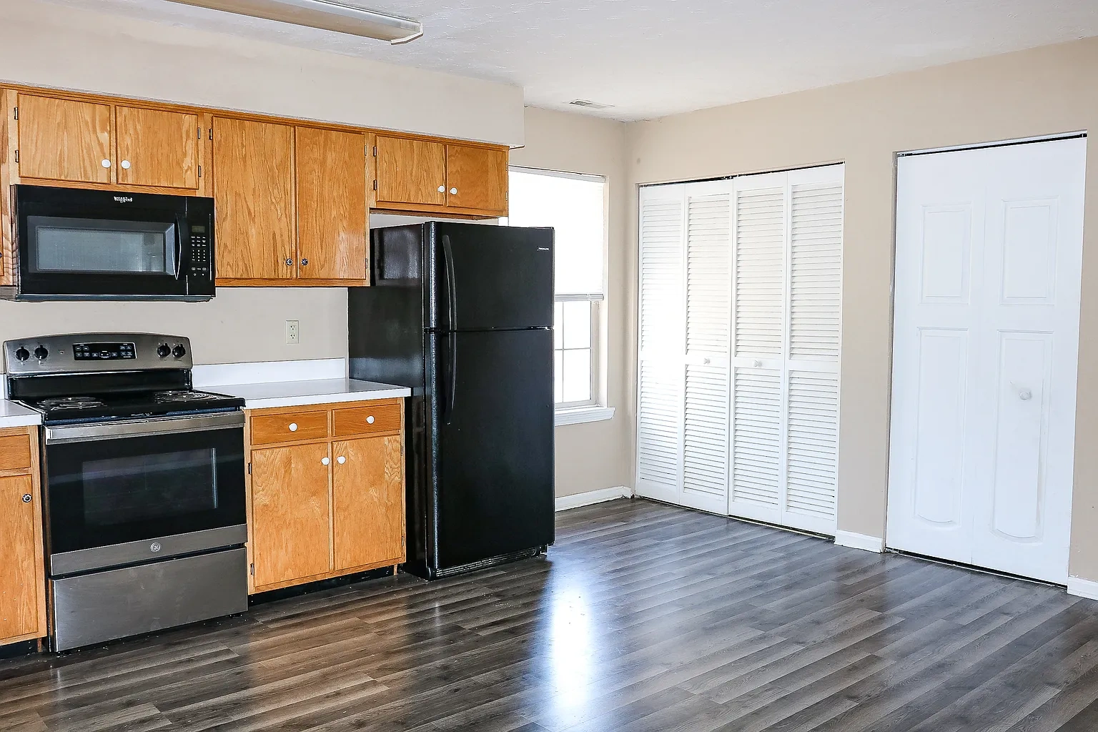 Ashley Square Duplexes – photo 3