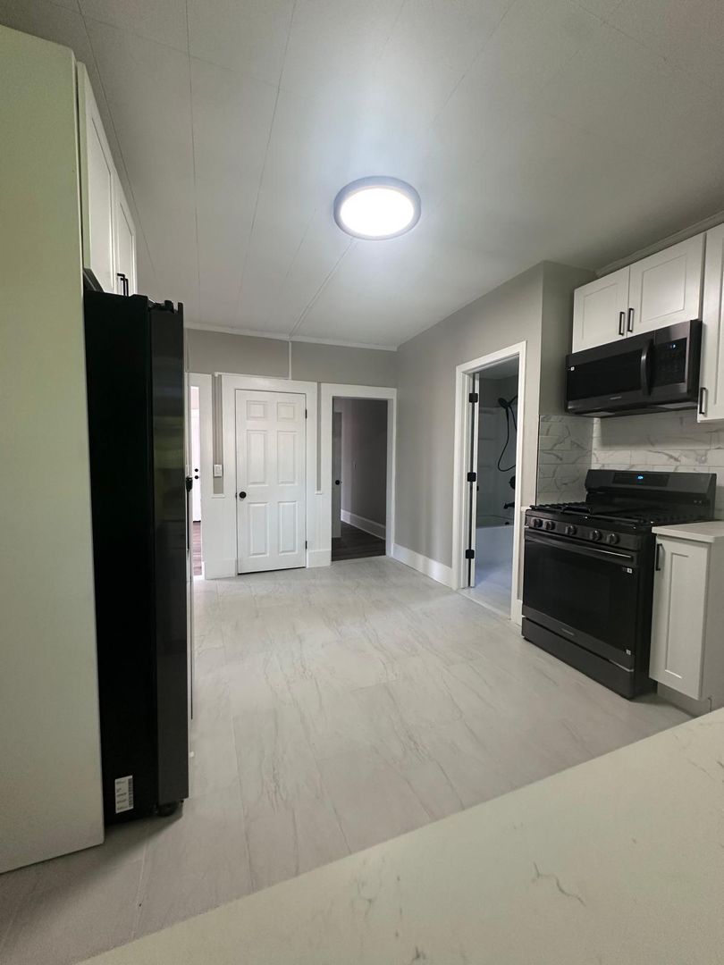 47 Hart St unit 1 – photo 1