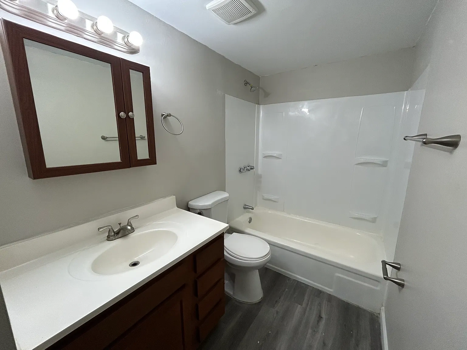 Emberwood Apartments – photo 1