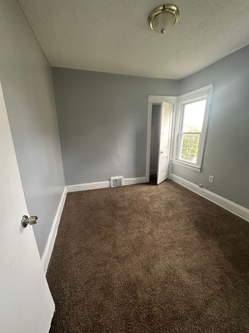 11414 Fairport Ave unit UP – photo 4