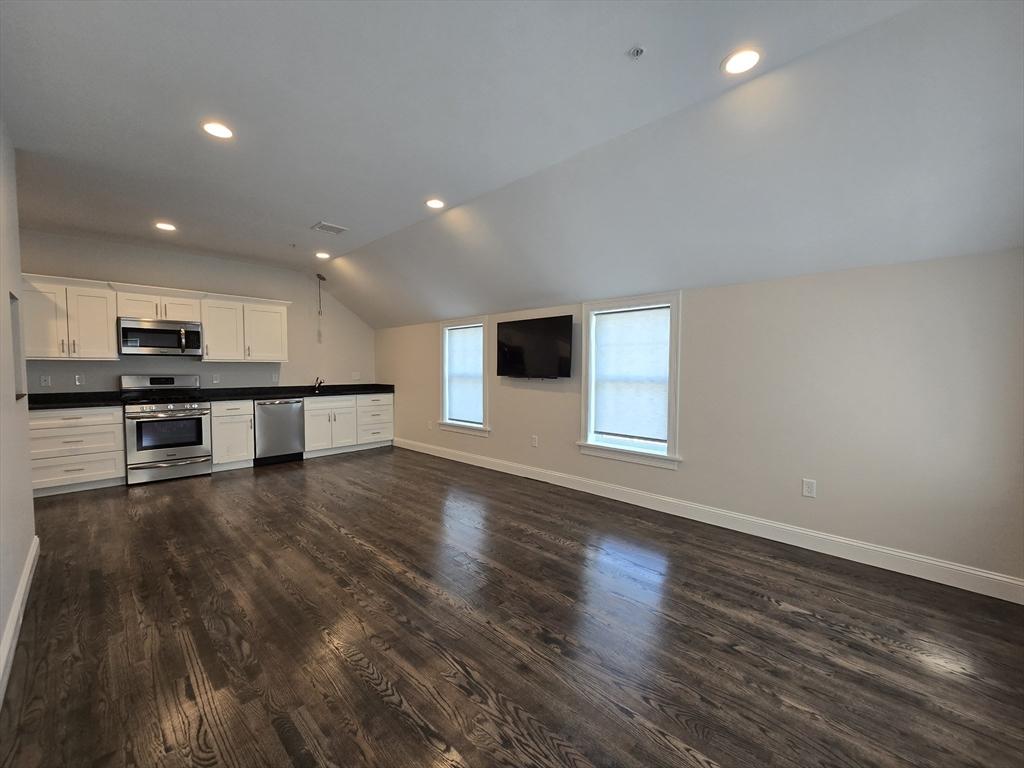 285 St George St unit 203 – photo 5