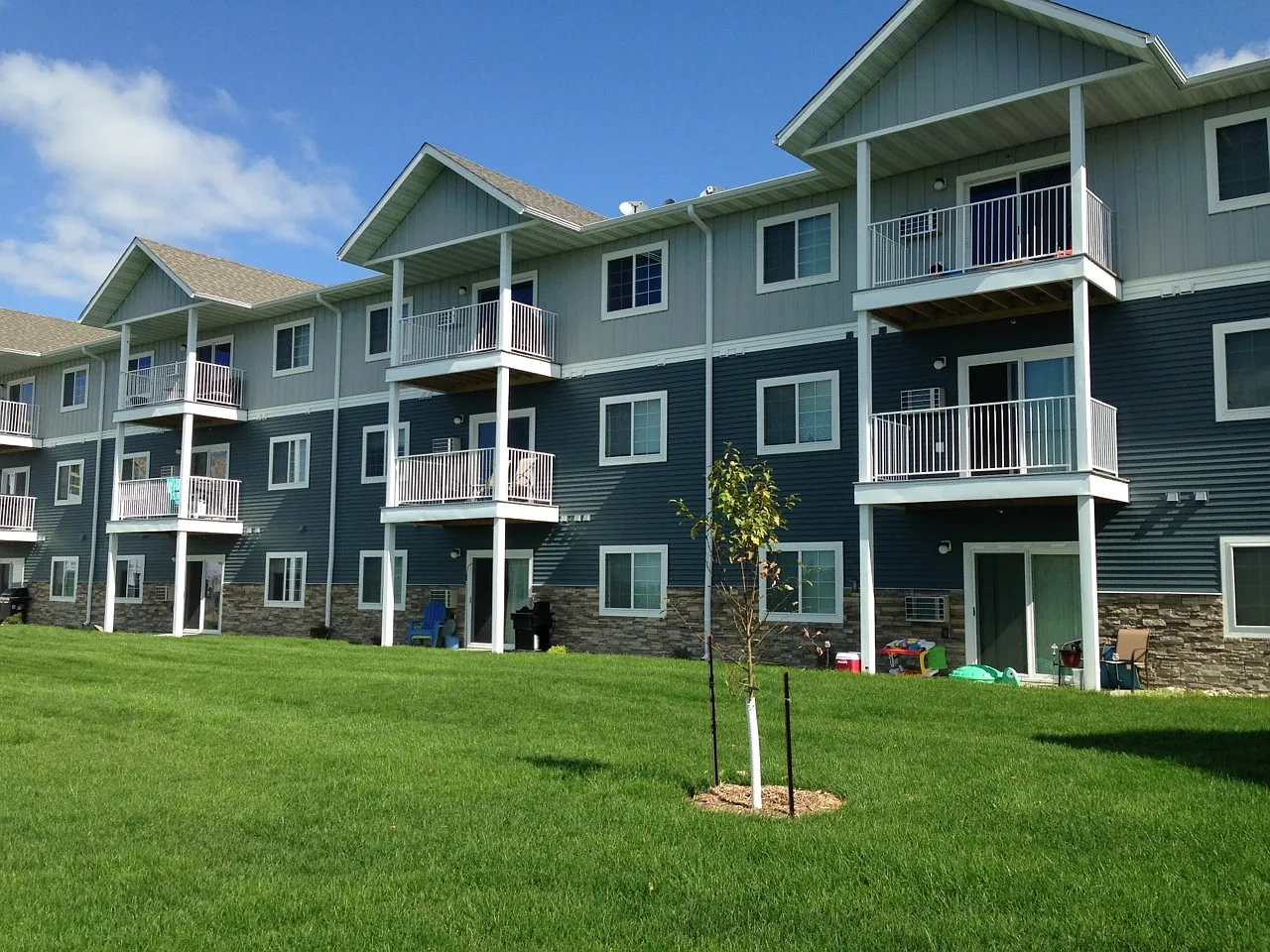 West Lake III Apartments – photo 3