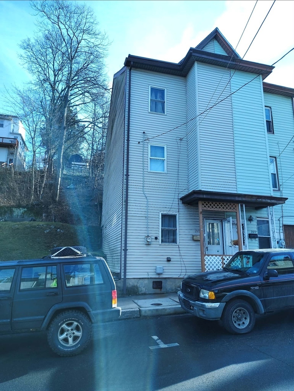 225 Laurel St – photo 5
