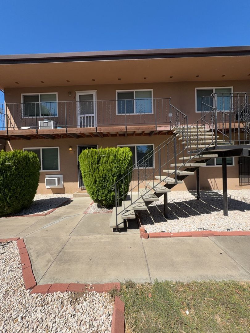 209 Wright Ln unit 1 – photo 1