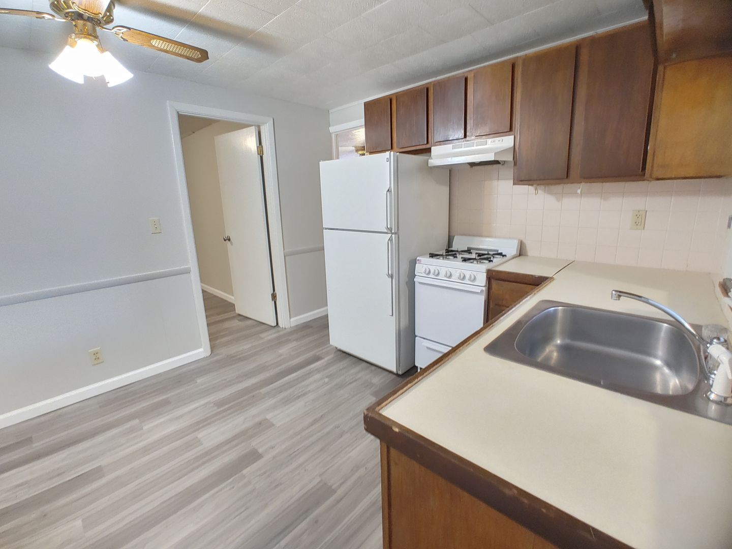 221 Robinhood Ln unit 05 – photo 3