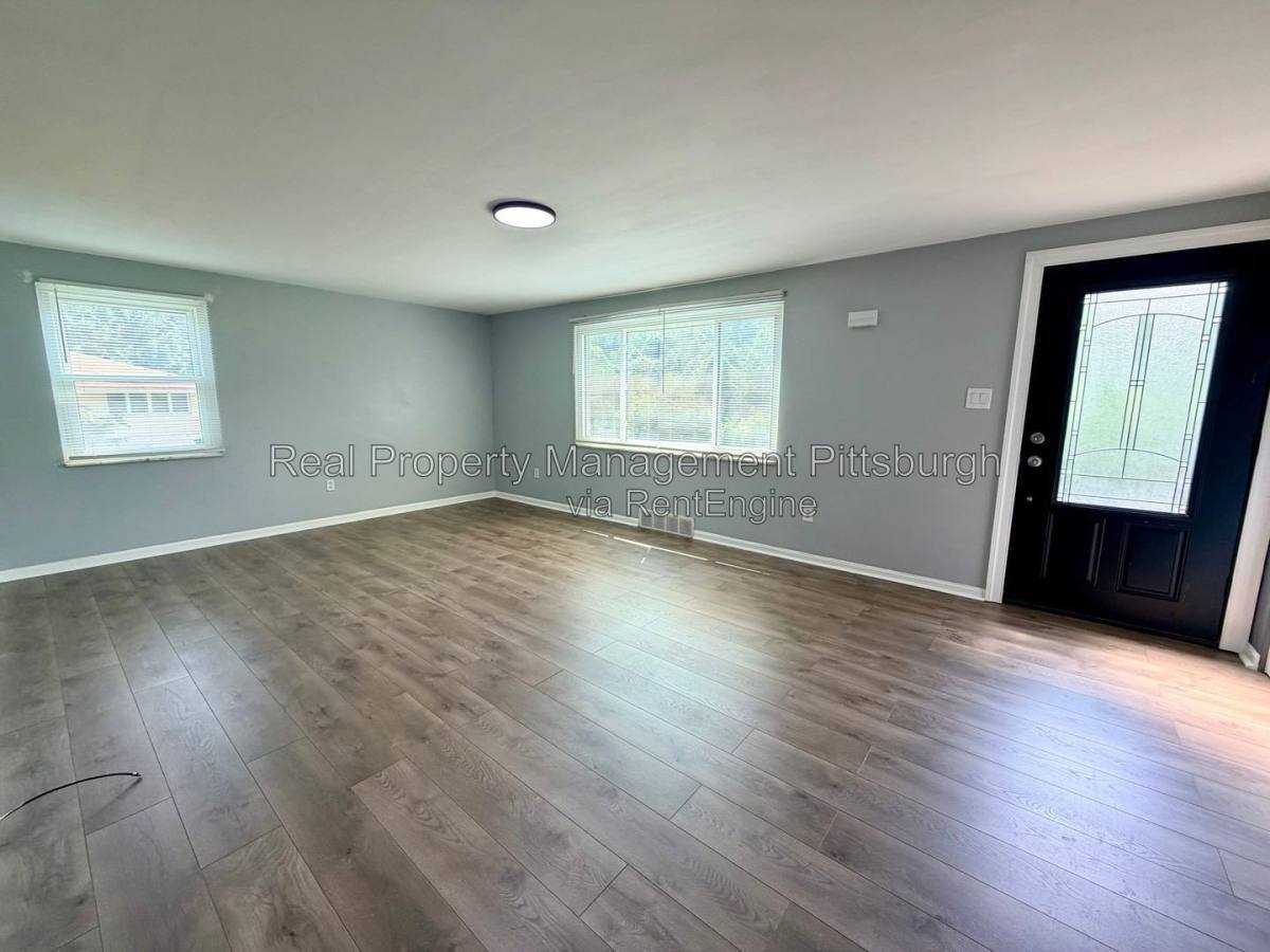 7802 Noblestown Rd – photo 3