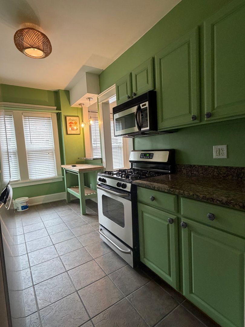 2476 Derbyshire Rd unit 6 – photo 4