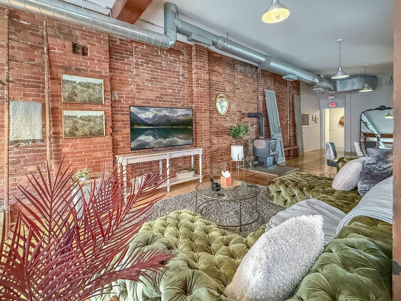 1668 E 40th St unit 1593940P – photo 3
