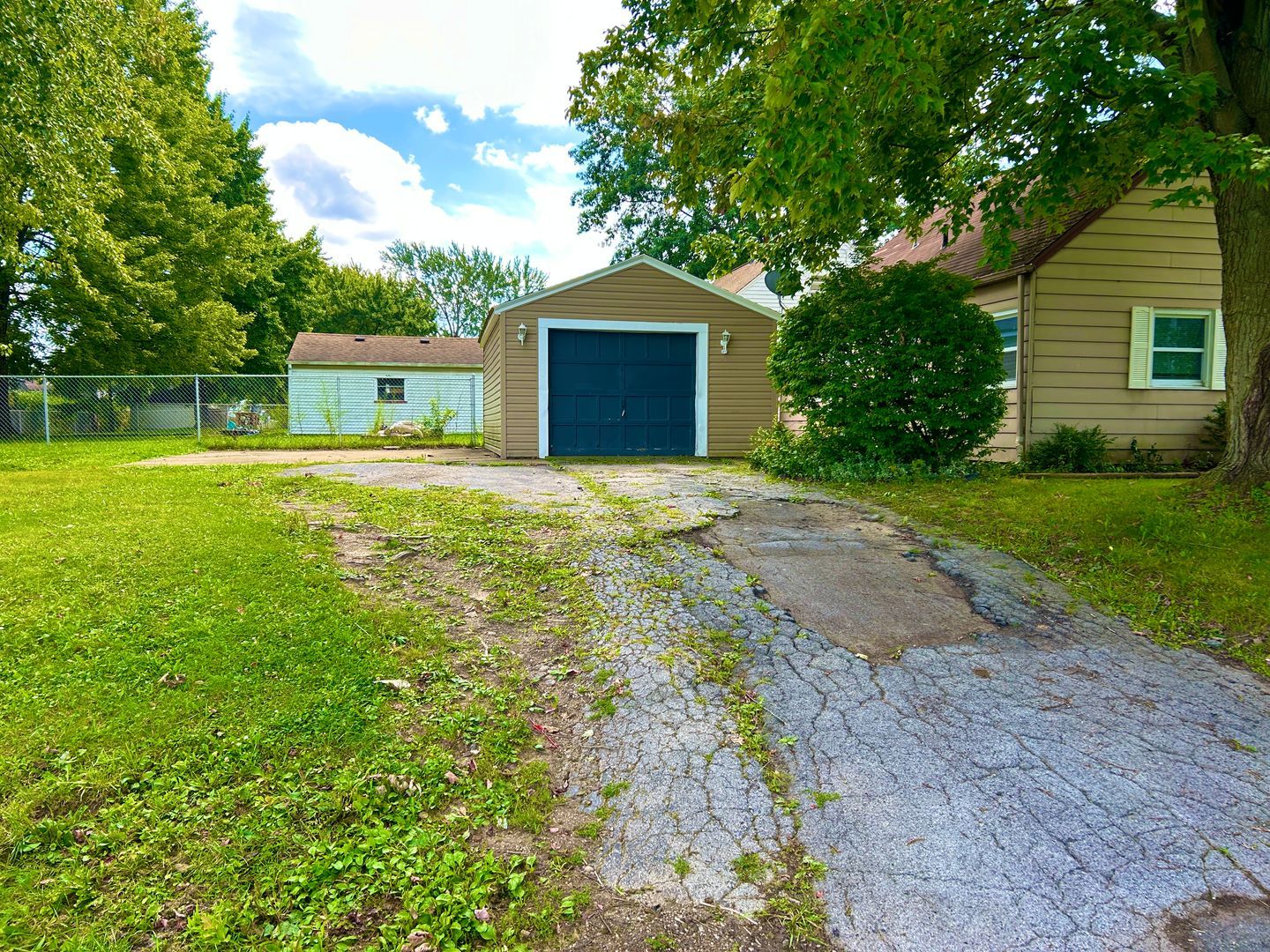 181 N Beverly Ave – photo 3