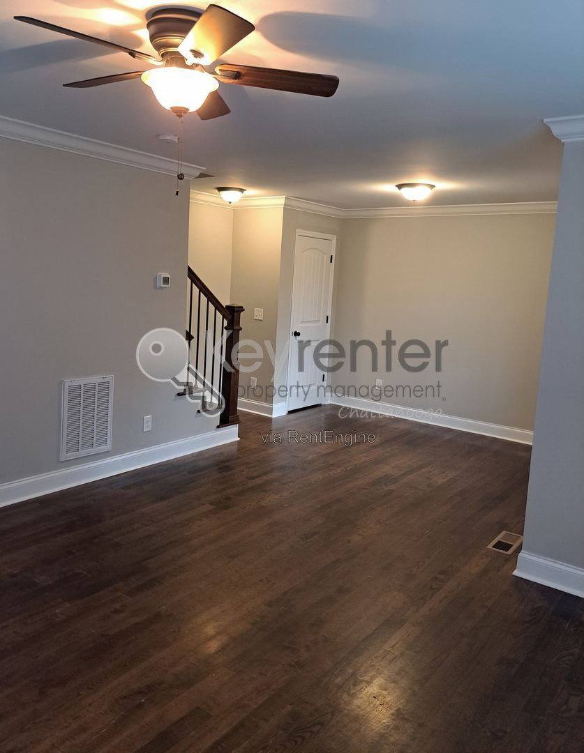 3583 Crompton St – photo 4