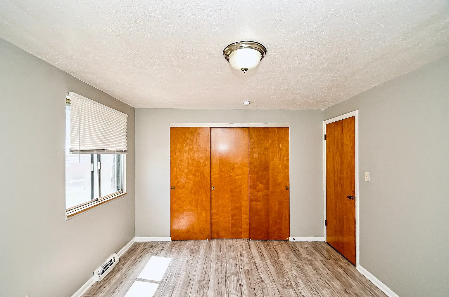 818 S Green Rd – photo 5