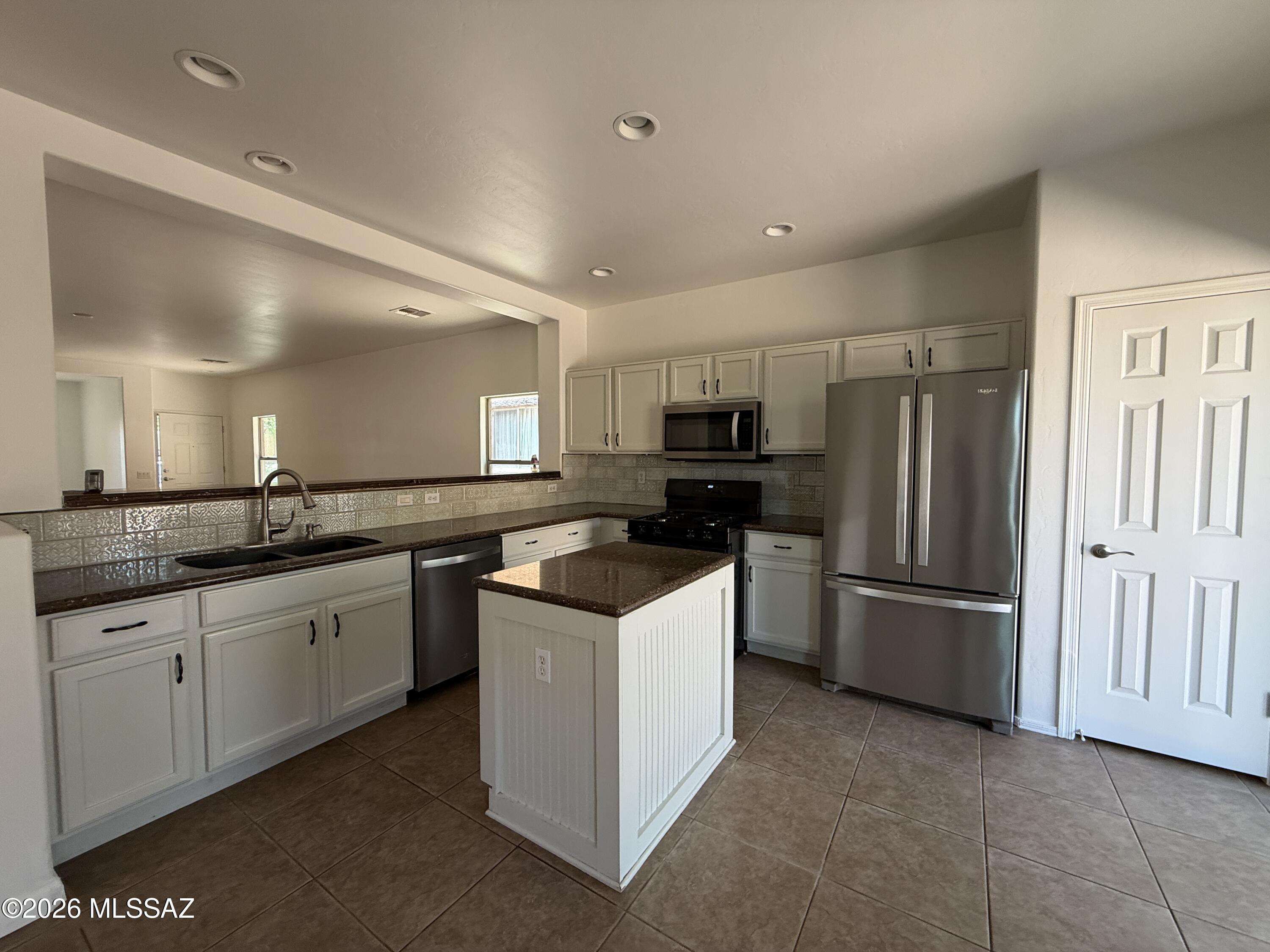 880 West Calle Valenciana – photo 4