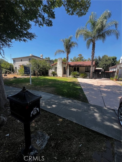 484 W 25th St – photo 1