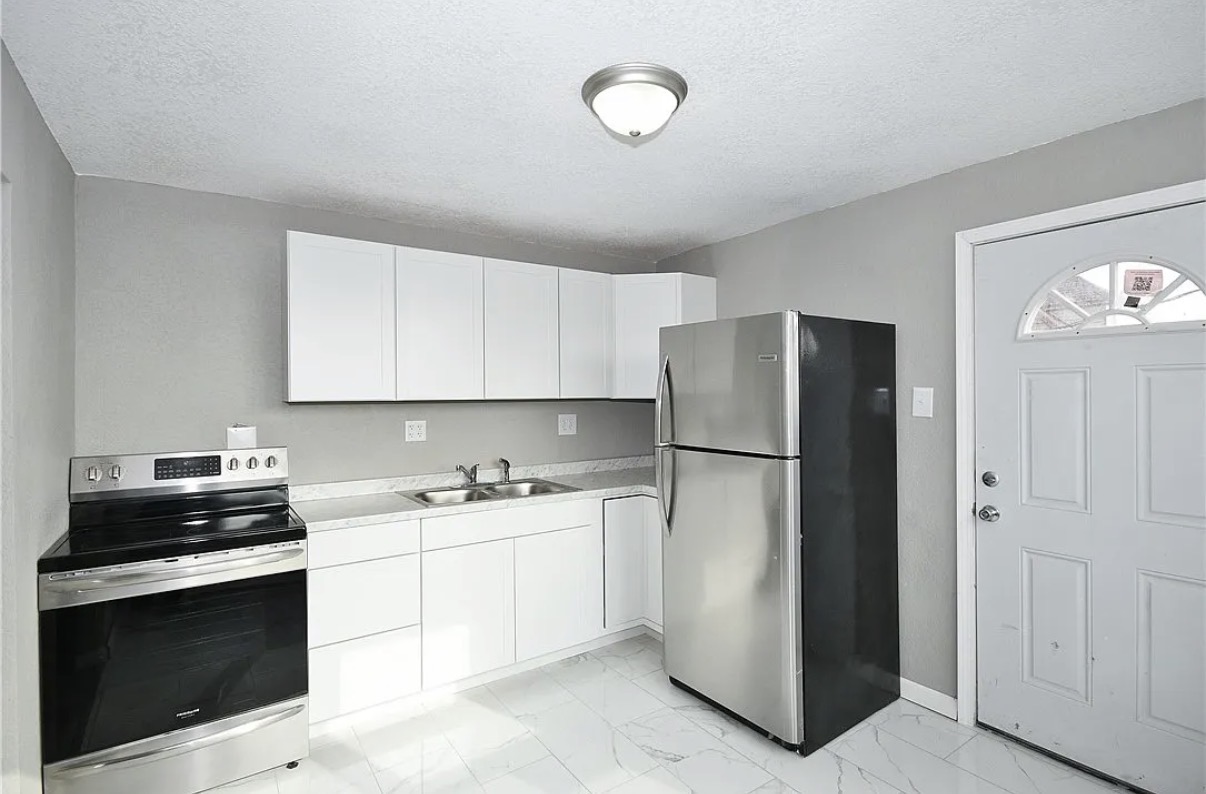 494 8th St unit 2 – photo 3