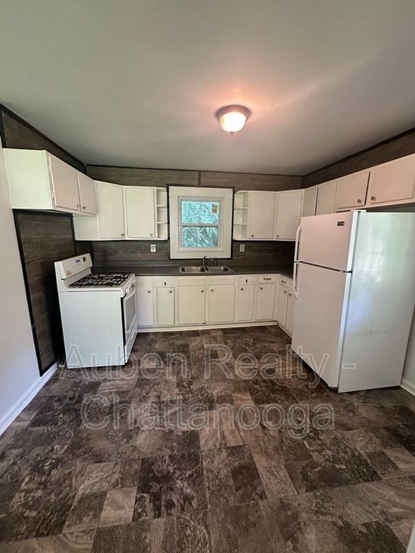 514 Lullwater Rd – photo 4