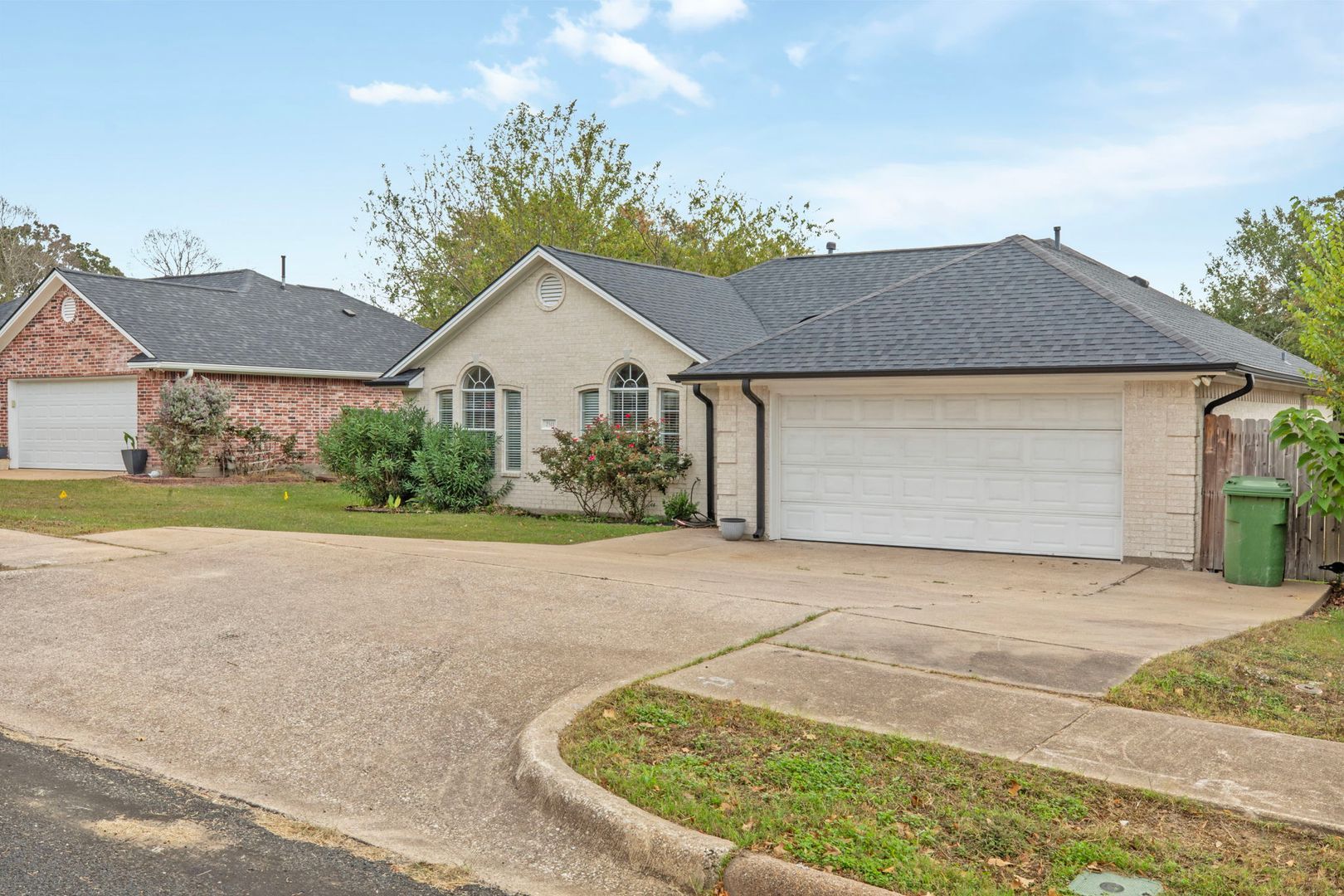 2511 Westwood Main Dr – photo 2