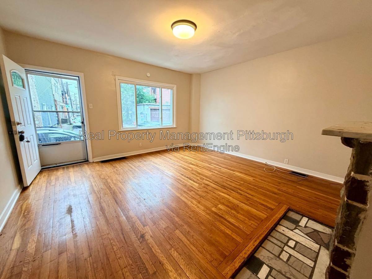 207 Edmond St – photo 3